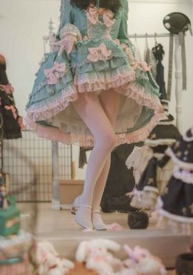 大胆人妖视频_高清免费播放
